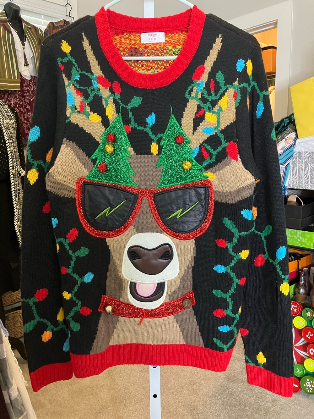Holiday Time Red Multicolor Knit Sweater Collar Detail